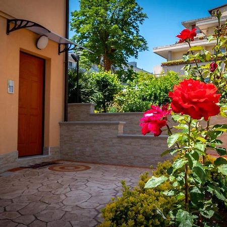 Antonella'S House Apartment วาสโต ภายนอก รูปภาพ