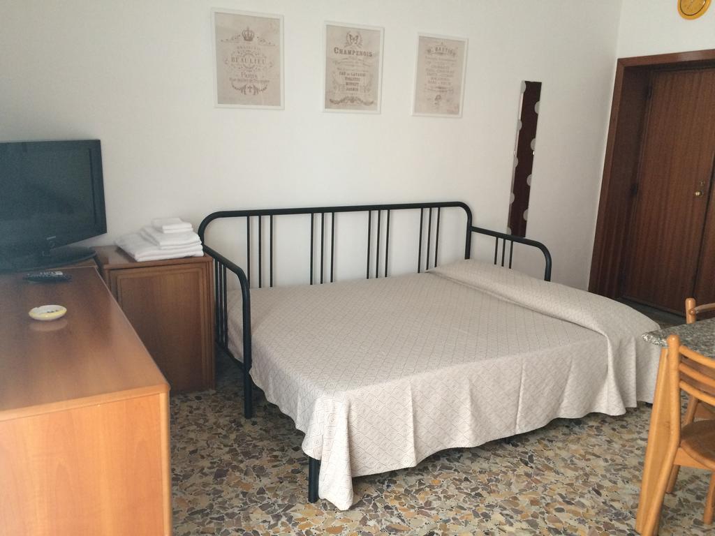 Antonella'S House Apartment วาสโต ภายนอก รูปภาพ
