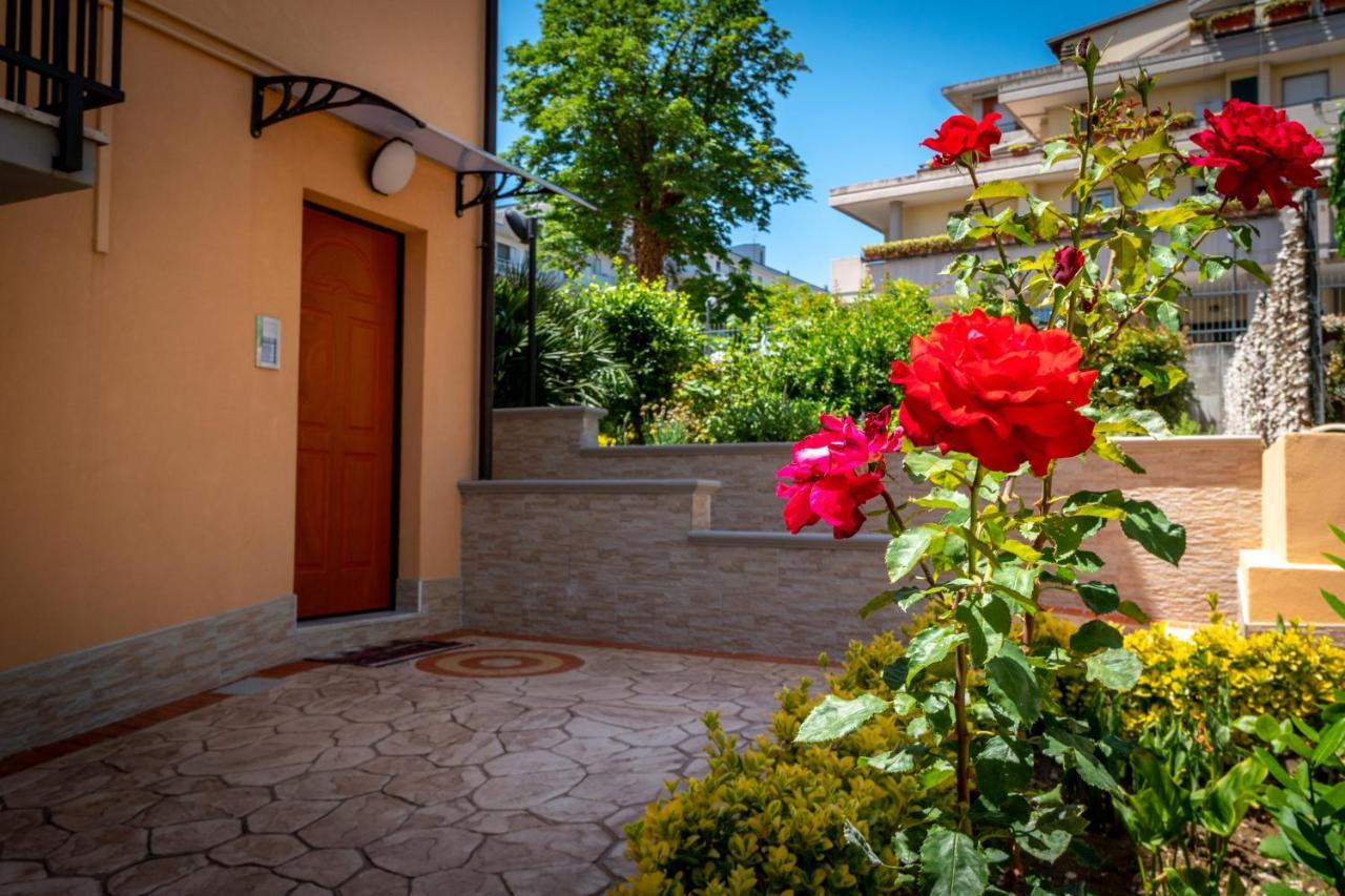 Antonella'S House Apartment วาสโต ภายนอก รูปภาพ