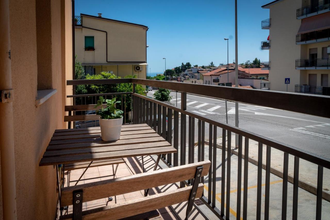 Antonella'S House Apartment วาสโต ภายนอก รูปภาพ